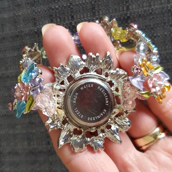 Spring floral watch - Picture 6 of 6